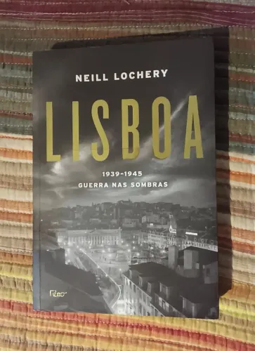 Livro Lisboa - Neill Lochery (usado) raro