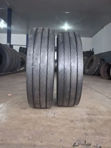 Pneus 215/75R17.5 usados