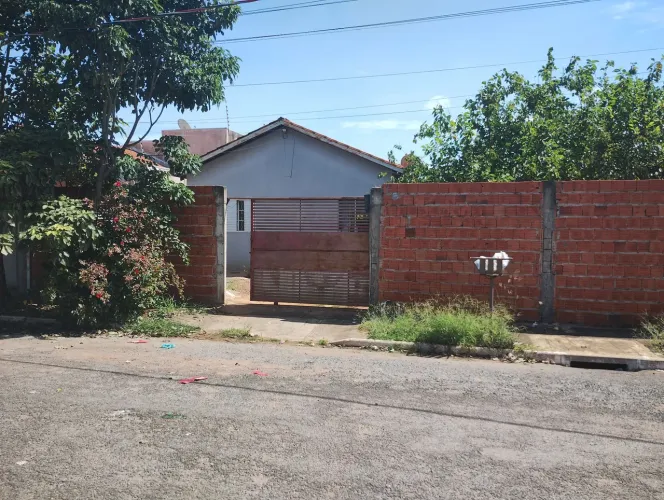 Aluga-se Casa no Distrito Industrial 