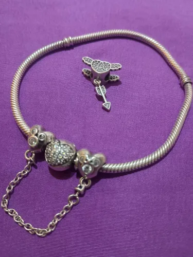 Pulseira Pandora original com trava de segurança 