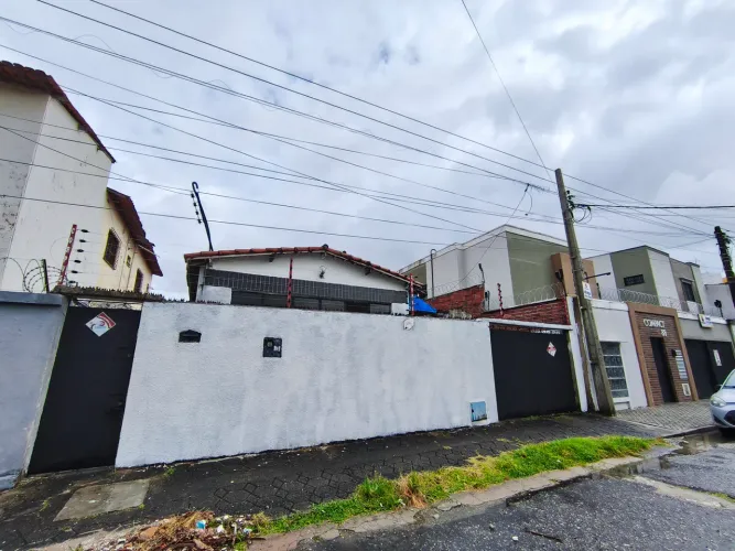 Área com terreno de aprox. 308m², e Aprox. 208m² de Área construída, Recepção02 Ambientes,