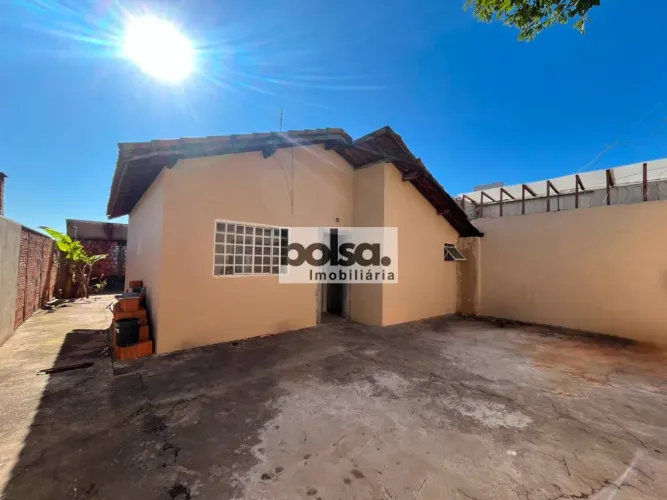 CASA COM 2 DORMITÓRIOS NO VILA DUTRA ! !