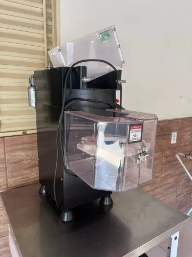 Máquina modeladora de salgados