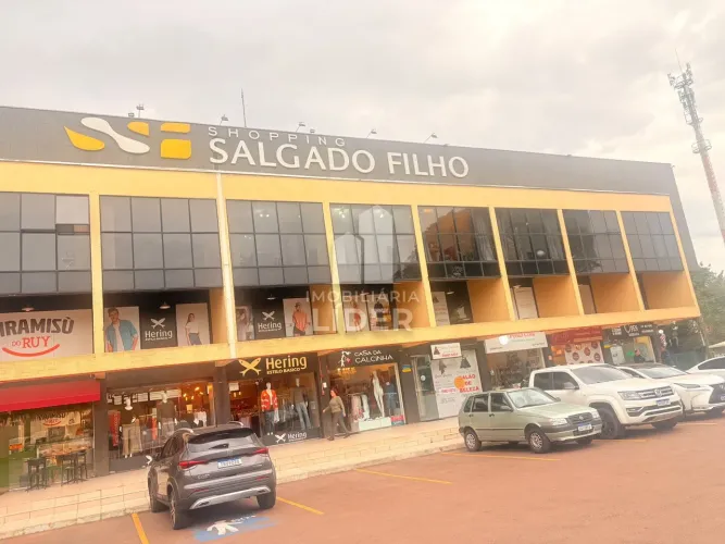 Excelente Sala Comercial no Uberaba Condomínio Salgado Filho (C/ Estacionamento)