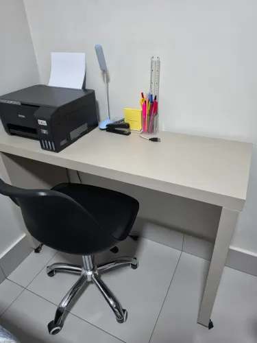 Escrivaninha em PDF e Cadeira de Escritório