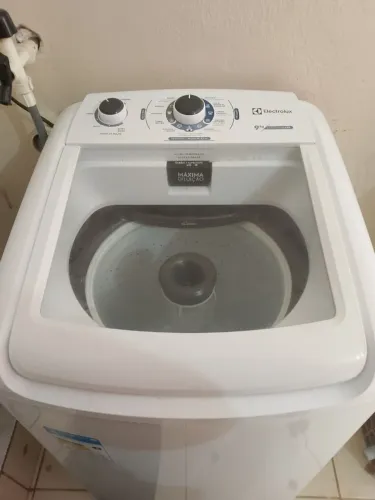 Máquina de lavar lava e seca 9kg tenho nota fiscal 2 meses de uso 