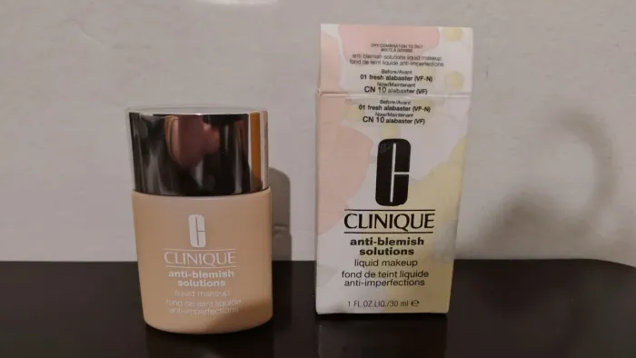 Base Clinique Clara Anti-blemish Maquiagem