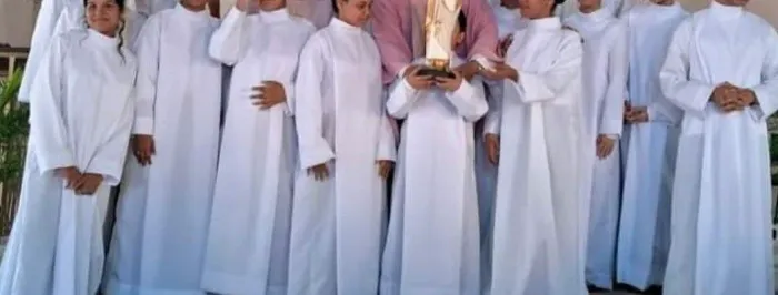 Túnica branca coroinha