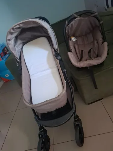 Carrinho de bebê, burigotto - 3 em 1. Em excelente estado de conservação.