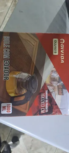 Bule com coador, prático e fácil de levar e usar