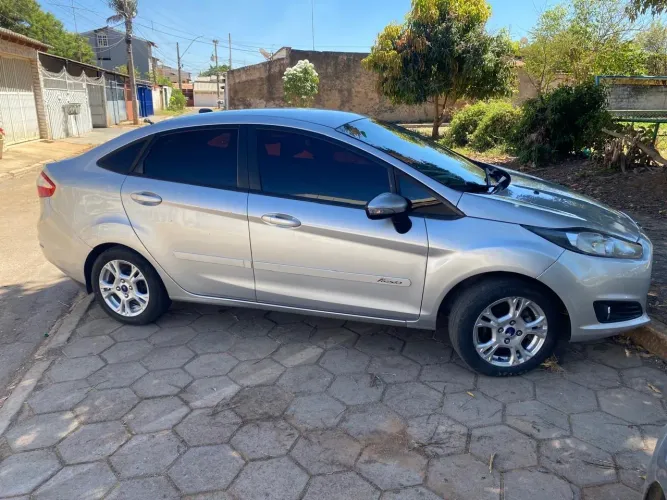 Ford Fiesta Sedan 1.6 16V Flex Aut. 2014