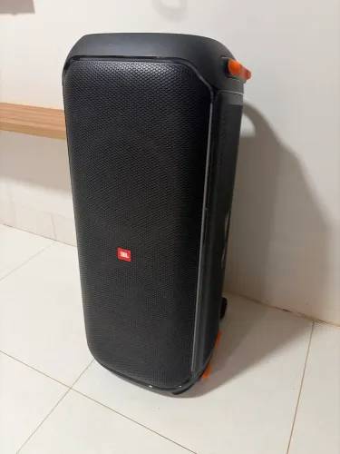 caixa de som JBL PartyBox 710 portátil com bluetooth preto