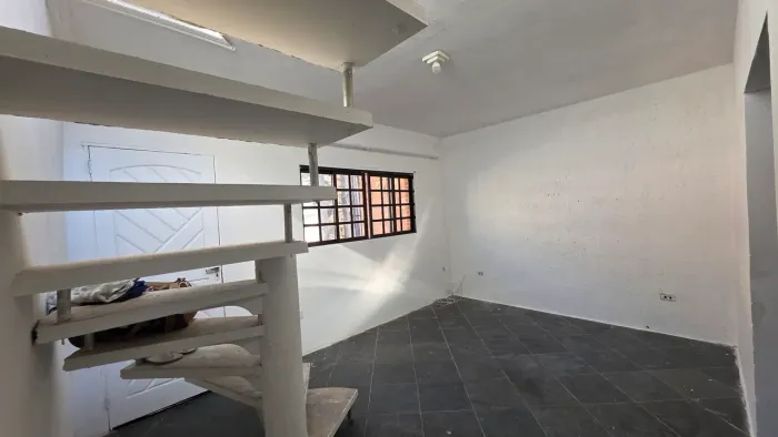 4 Cômodos e Garagem incluso Água no Centro de Amador Bueno Itapevi- Próx Estação de Trem