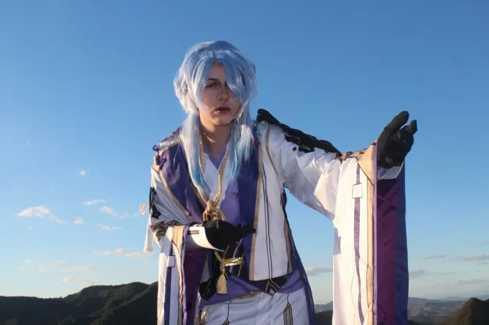 COSPLAY AYATO GENSHIN IMPACT
