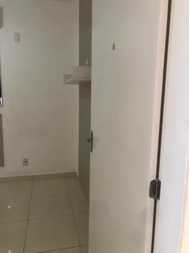 ALUGA-SE APARTAMENTO