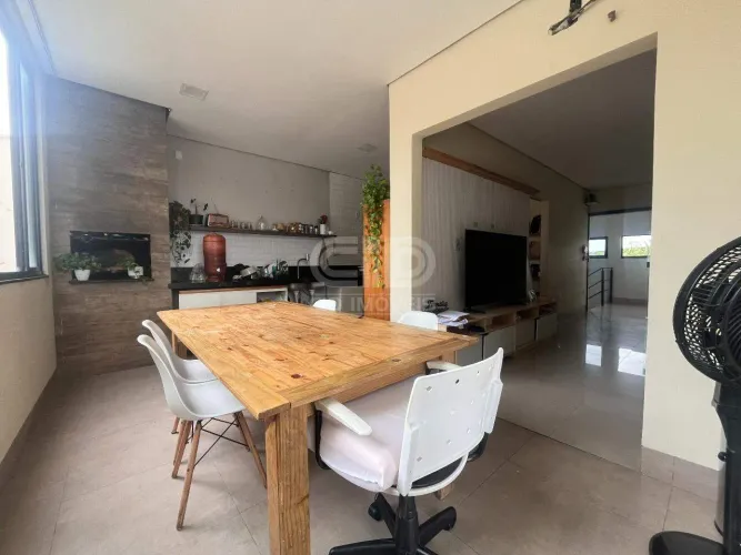 Sobrado Comercial com 3 Quartos (2 suítes) com Salão no Bairro Santa Rosa