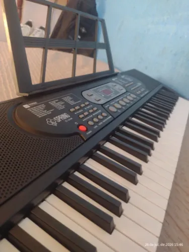 Teclado Spring Tc-161MK, 200 ritmos, 200 tons e 70 demos + bag
