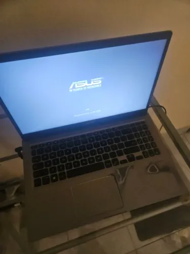 Notebook ASUS X515J i3 8GBs de RAM 256GBs de SSD