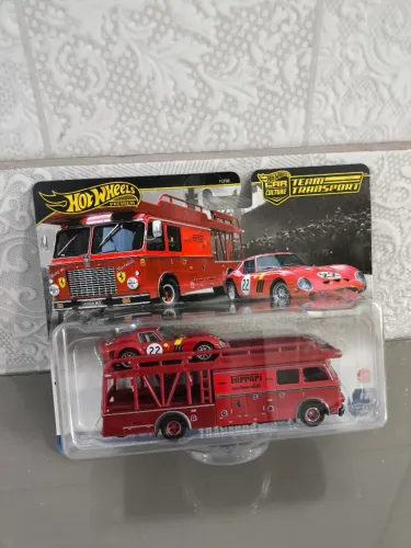 2025 HOTWHEELS TEAM-TRANSPORT FERRARI 250 GTO E FIAT 642 RN2 BARTOLETTI NOVO