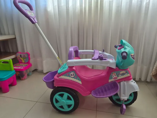 Carrinho de Passeio e Pedal Infantil Maral Baby City Menina