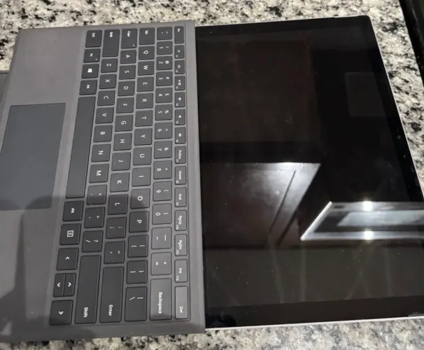 Surface Pro 6 (1796) - i7, 16GB RAM, 512GB SSD - Win10 Pro