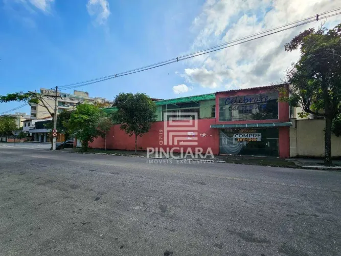 Casa de 450 m² de área construída em São Francisco - Niterói/RJ - Compre por R$ 1.100.000