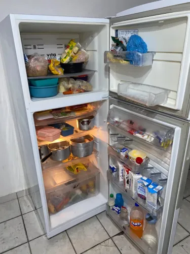 Vendo geladeira MABE 400 litros