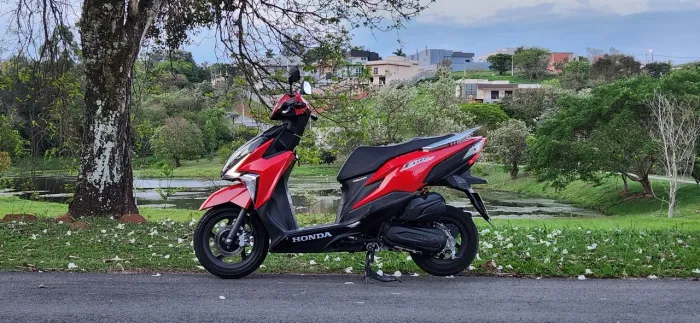 Moto Automática Honda Elite 125 Vermelha