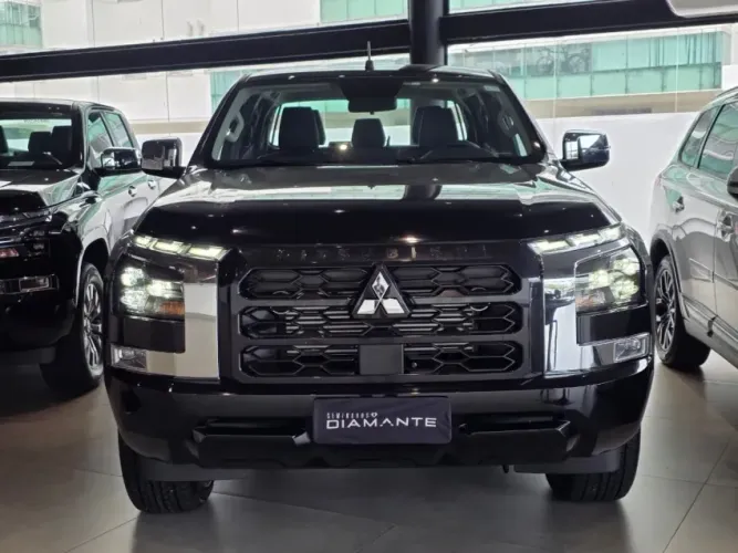 Mitsubishi TRITON HPE 2.4 CD 4X4 TB Diesel Aut. 2027