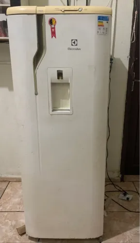 Vende-se essa geladeira 