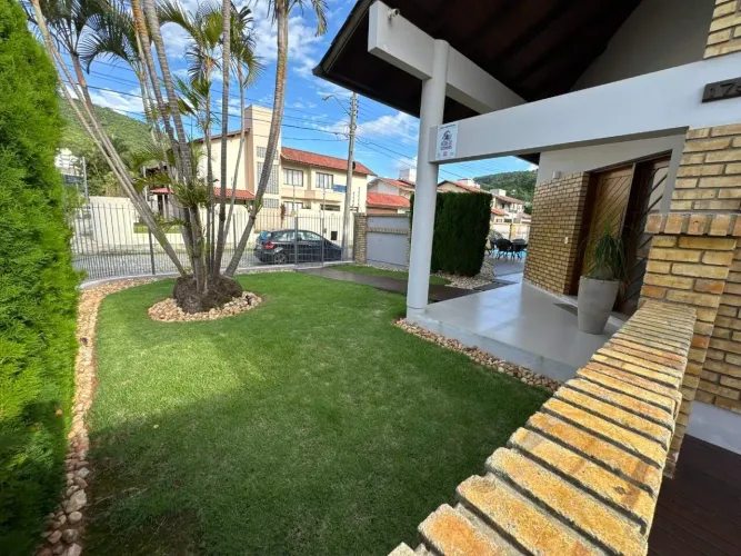 Casa à venda, 4 quartos, 2 suítes, 4 vagas, Itacorubi - Florianópolis/SC