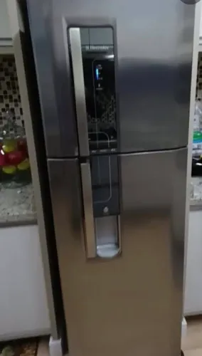 Vende se geladeira