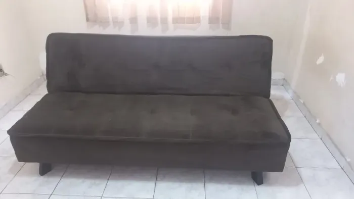 Sofá-cama prático - três lugares - revestido em veludo marrom-escuro