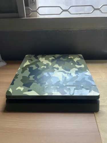 PlayStation 4 Slim - Camo