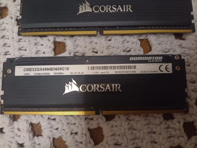 Memória ram Corsair 3600hz com dissipador 2x 8gb