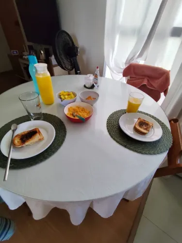 Mesa de Jantar Redonda 6 Lugares | Vidro + Base em Compensado Multilaminado