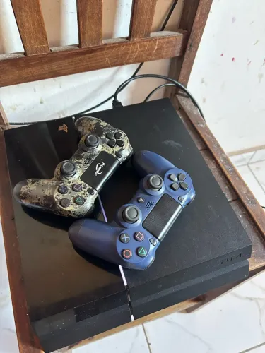 Ps4 fat 1tb com 2 controles um original