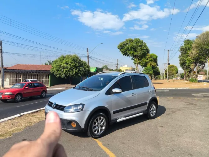 Volkswagen Crossfox 1.6 MI Total Flex 8V 5P 2013