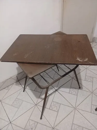 Mesa para TV anos 70/80 45cm L, 68cm C, 63cm A retro com tampo giratório. A oferta !