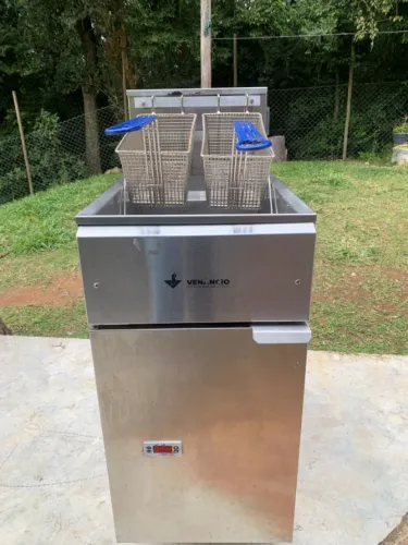 Fritadeira Industrial a Gás Venâncio FGA19G 19L Seminova 220V