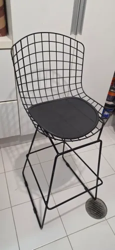 02 Banquetas Bertoia Altas Pretas
