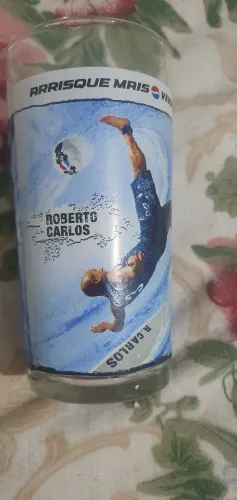 COPO VIDRO ANTIGOS OFICIAL ORIGINAL EDIÇÃO LIMITADA DOS MELHORES JOGADORES. ROBERTO CARLOS