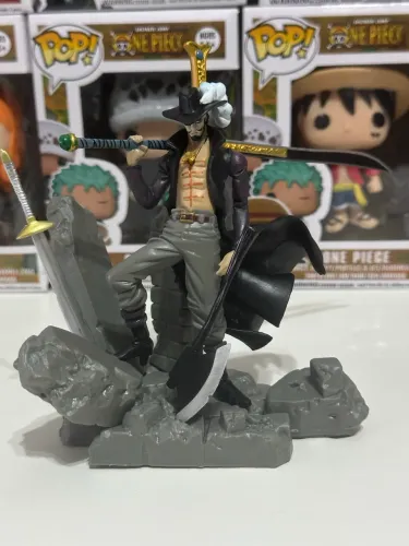 Action Figure Dracule Mihawk - One Piece - Colecionável 17cm