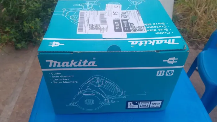Vende-se uma serra mármore novada Makita