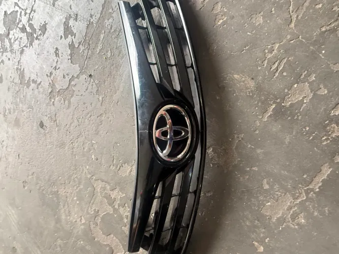 Grade  frontal pára-choque  Corolla original 