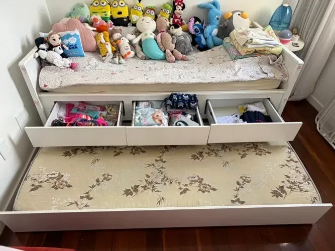 Cama solteiro com gavetas e cama auxiliar