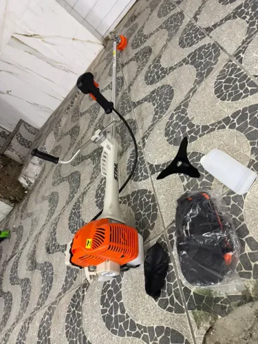 Roçadeira Stihl FS-380, 52cc, nunca foi utilizado, como está na foto