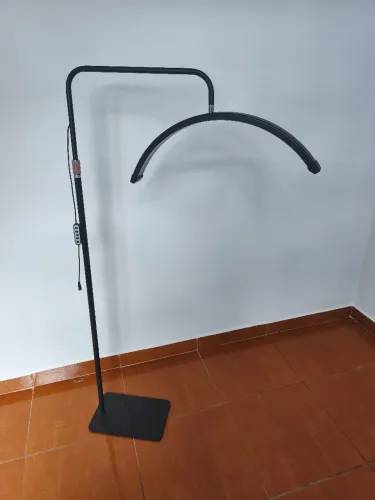 Luminária LED meia Lua estética