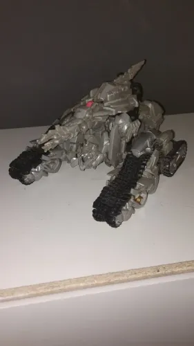 Boneco megatron Transformers de boa qualidade, vira robô ótimo para colecionador 
