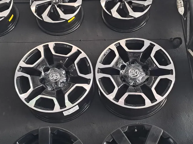 Vendo rodas 17 original hillux todos 4 por 4